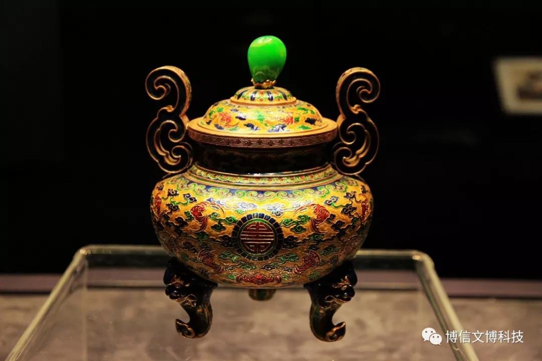 文物展櫃中的文物